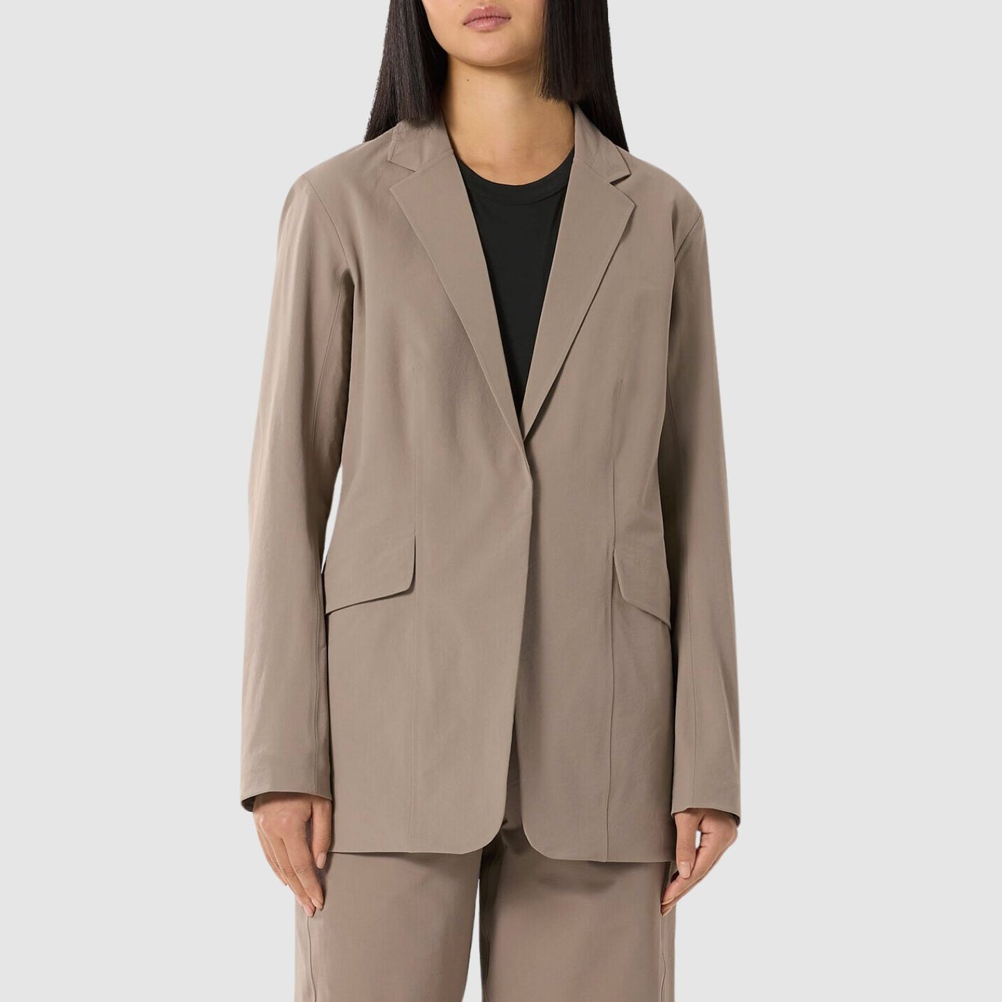 Arc'teryx | Tenia Blazer in Earth Front Model View