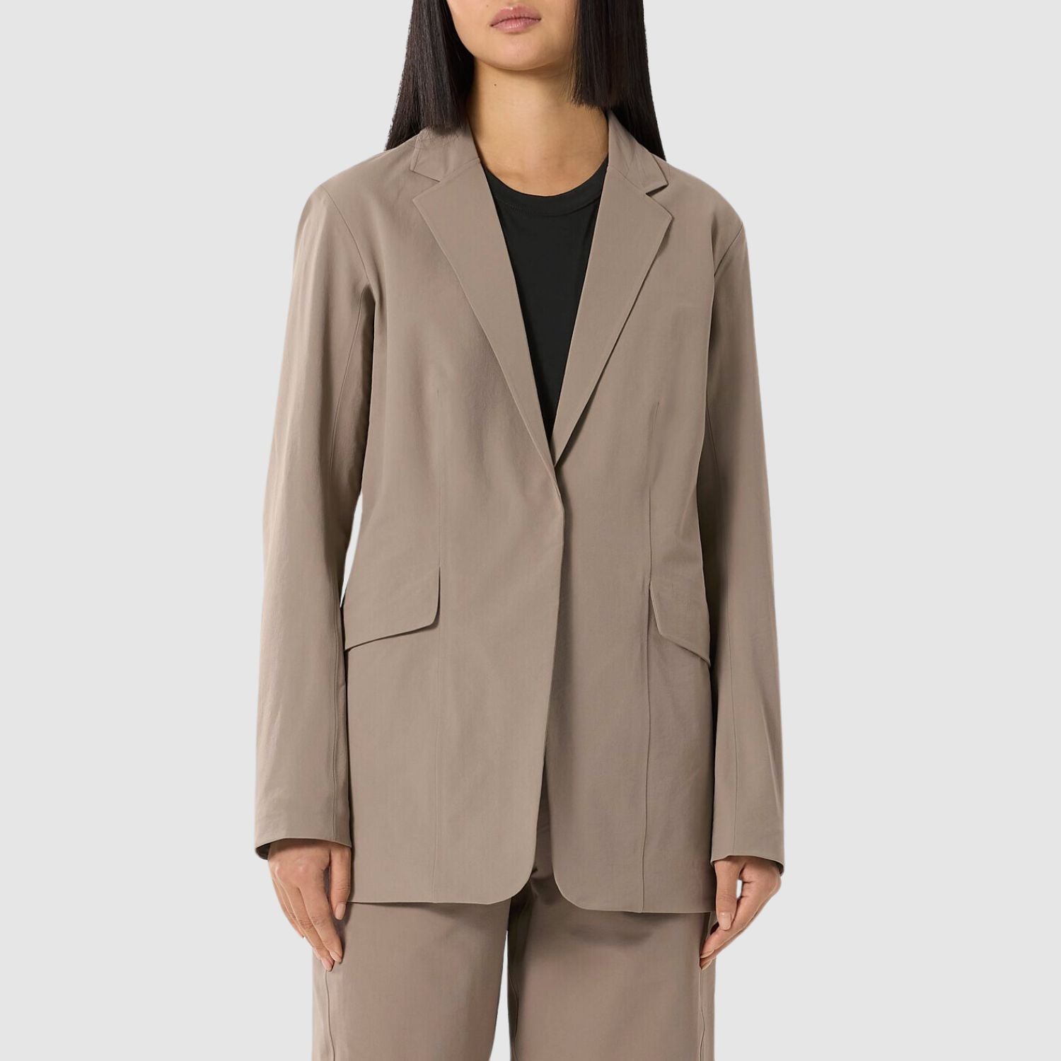 Arc'teryx | Tenia Blazer in Earth Front Model View