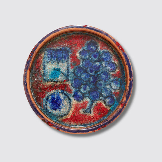 Just One Eye Table Set with Grapes - Flat View (Guerrino Tramonti)